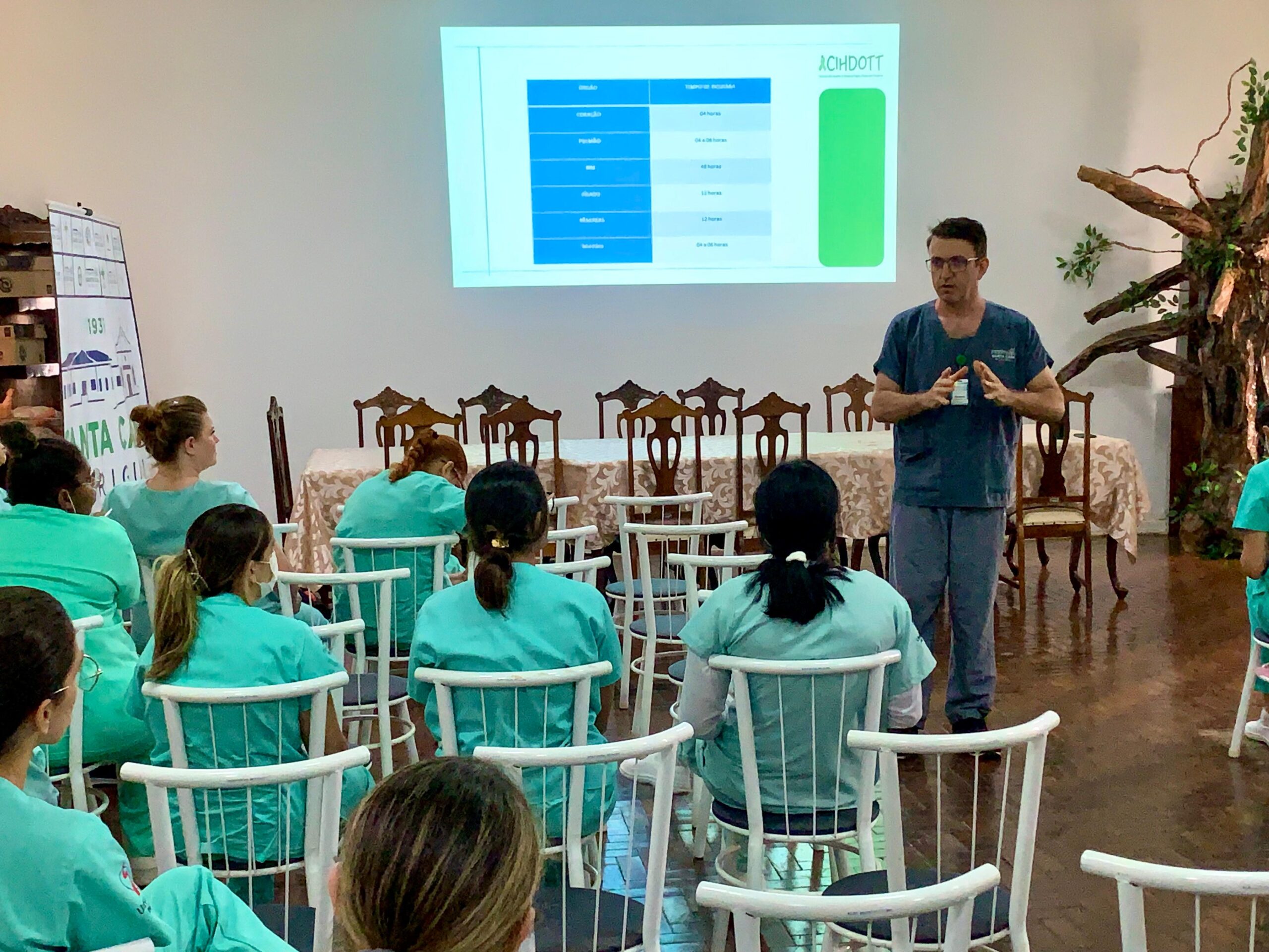 Estagiários de Enfermagem participam de aula sobre protocolo de morte encefálica
