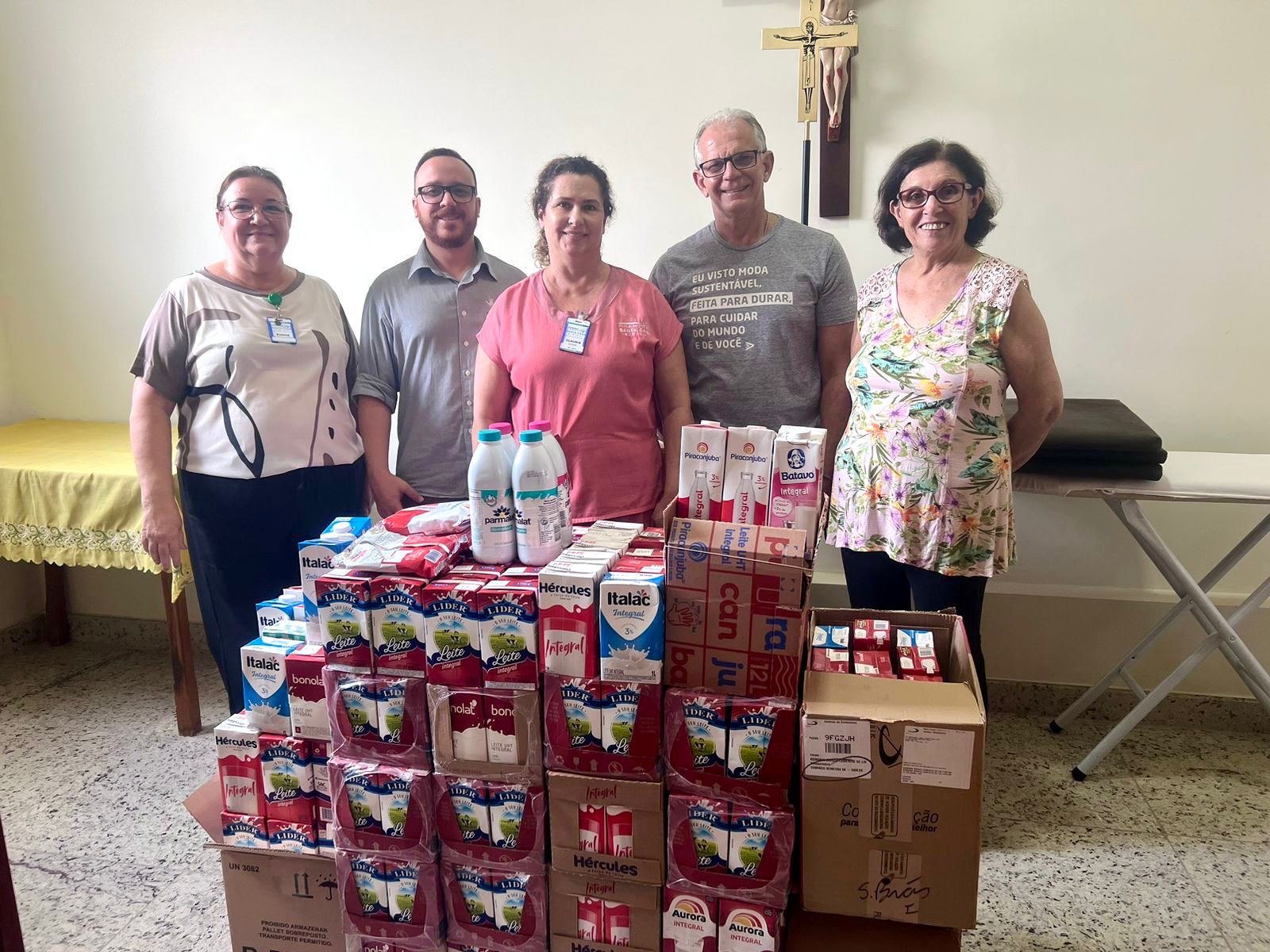 Comunidade Sagrado Coração de Jesus doa 397 litros de leite para Santa Casa de Birigui